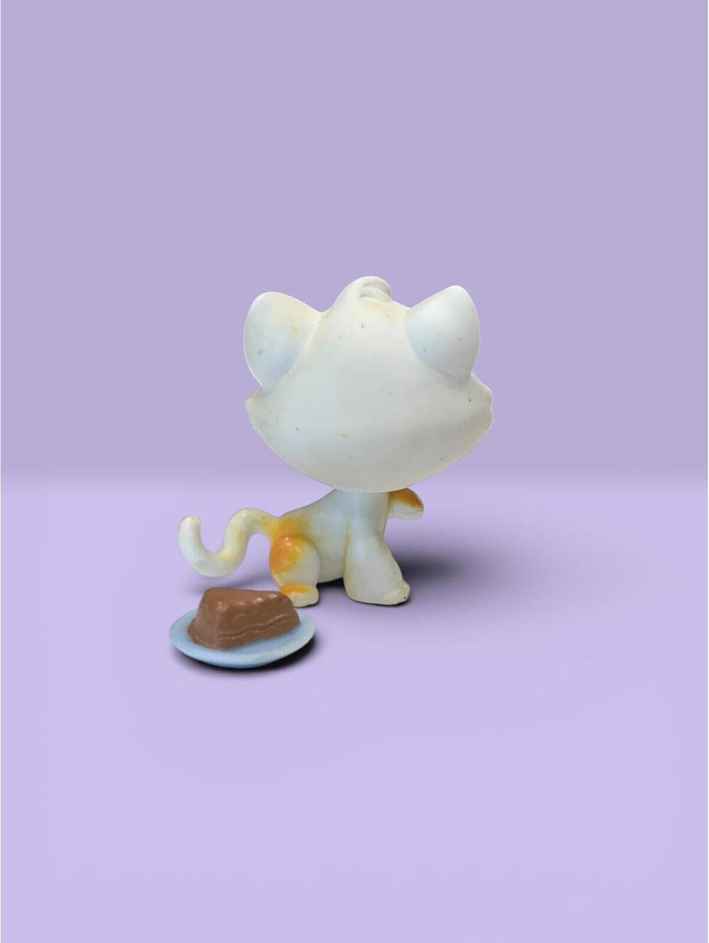 Littlest Pet Shop LPS Tabby #52 with Cake Accessory. - Picture 3 of 5